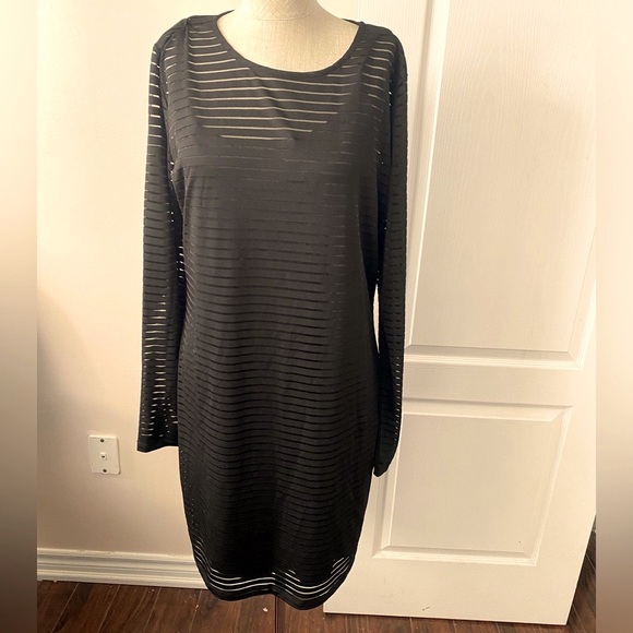Dresses & Skirts - Forever 21 black dress check measurements on photos